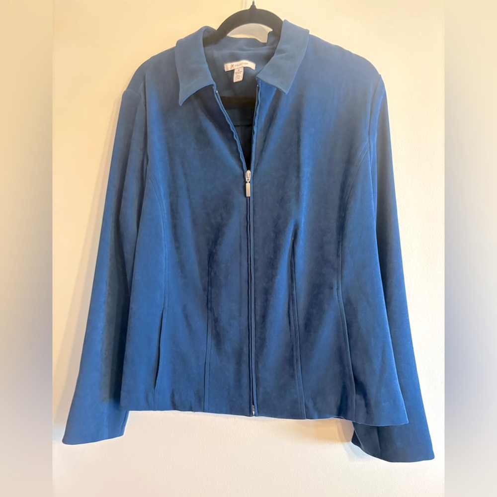 JM Collection Blue Blazer with Tailored Fit and Classic Collar